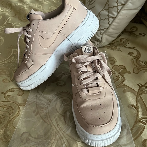 Ladies Nike Air Force 1 tan rose blush color ladies size 7.5 - Picture 2 of 6